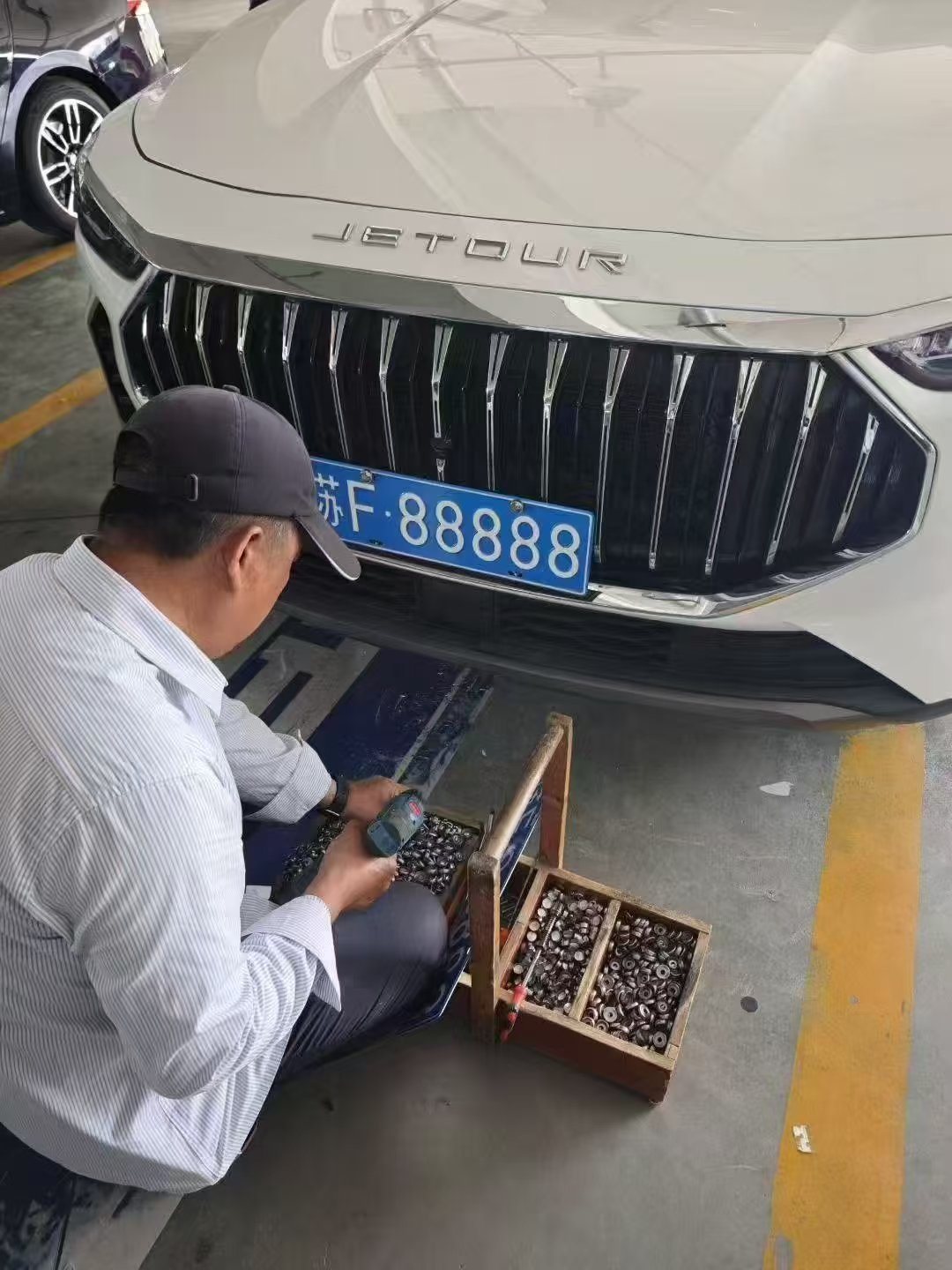 女车主摇中88888车牌有人现场出价110万  见过随机拍到三连号四连号的，能随