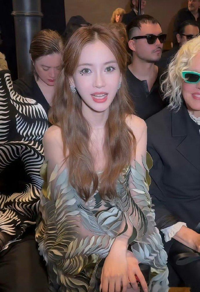 Angelababy粤语自我介绍 这粤语一开口直接让人沦陷！温柔声线裹着独特韵味