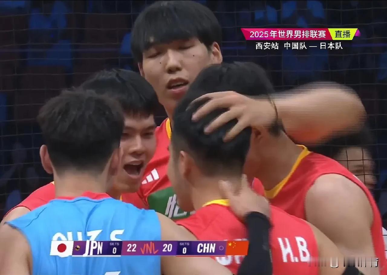 川哥未兑现承诺，发球失误多
中国男排第一局23-25失利中国队表现最好的还是李咏