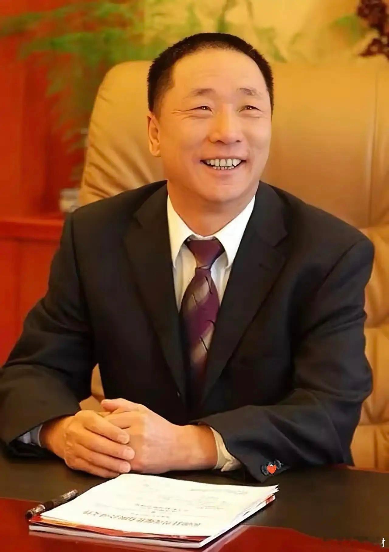 他是山西通洲集团留神峪煤矿的老板，他赚了百个亿。他出大价钱修“儒道佛”庙，却无钱