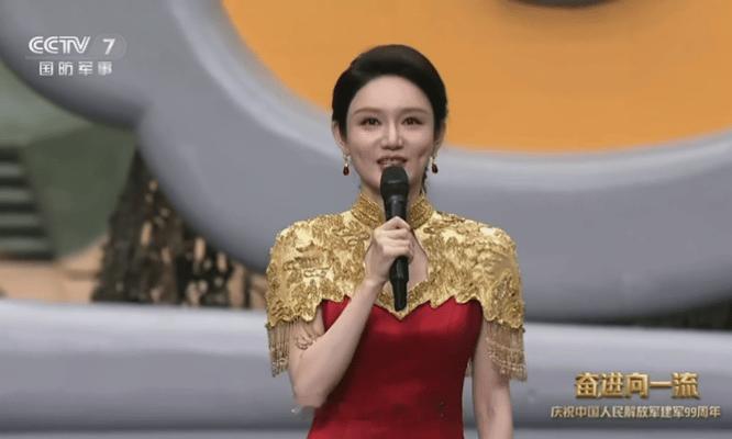 龙洋八一晚会八一快乐奋进向一流总台八一晚会太燃了！龙洋把控全场恰到好处，开口便是