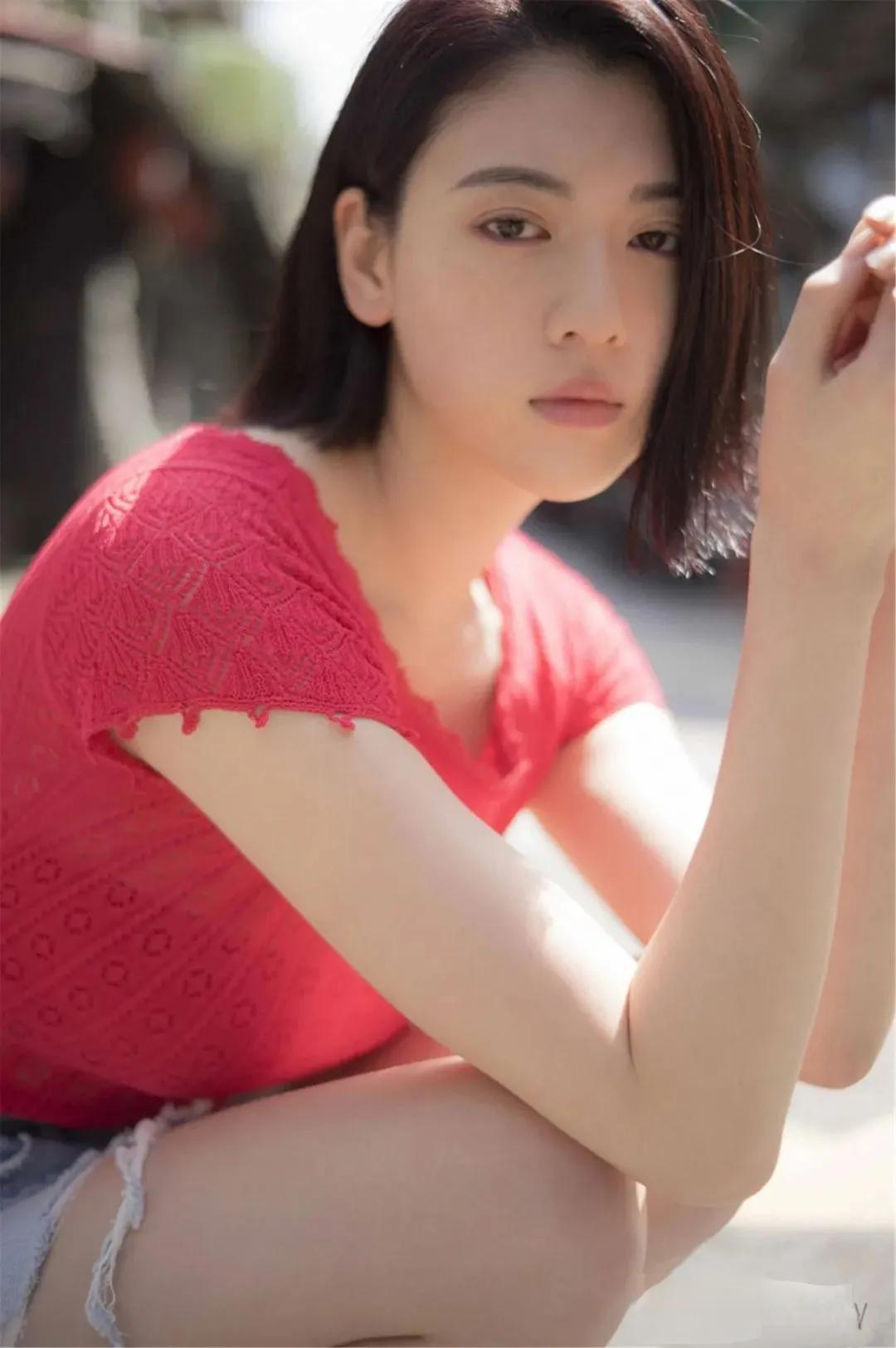 #精神出轨与肉体出轨哪个更严重#不分彼此，都是一样严重，都对婚姻造成不可挽回的伤