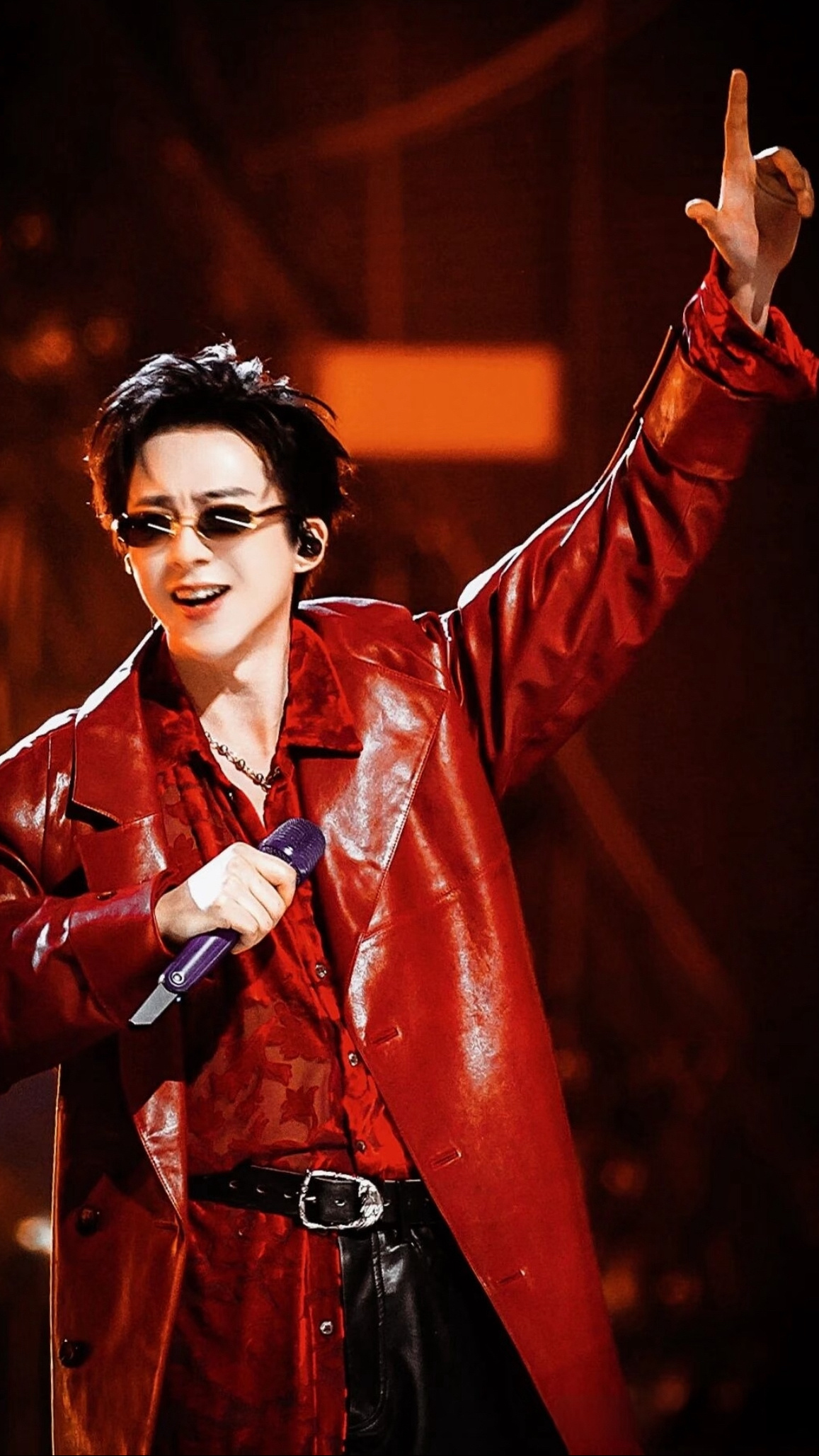 刘宇宁的红衣造型简直太权威了！无论是影视剧里的宁远舟、还是舞台中央的刘宇宁，都是