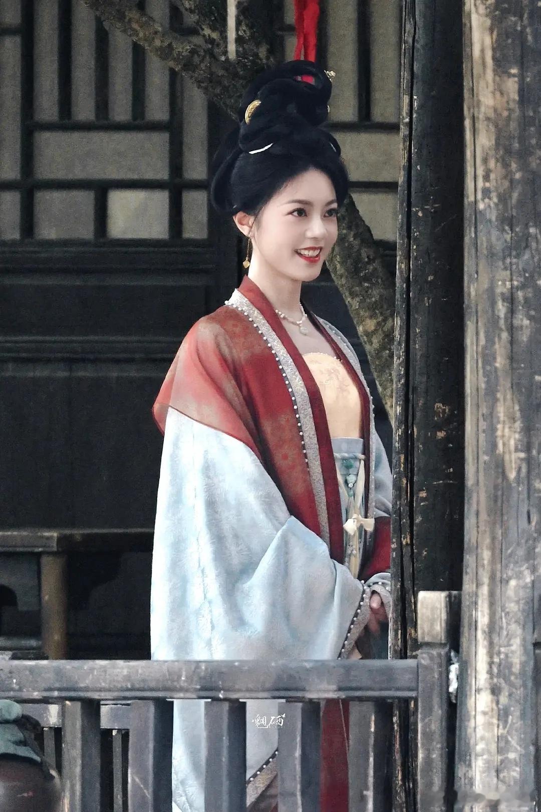 赵今麦风格大变赵今麦《一念江南》路透，明眸皓齿的江南美人 ​​​