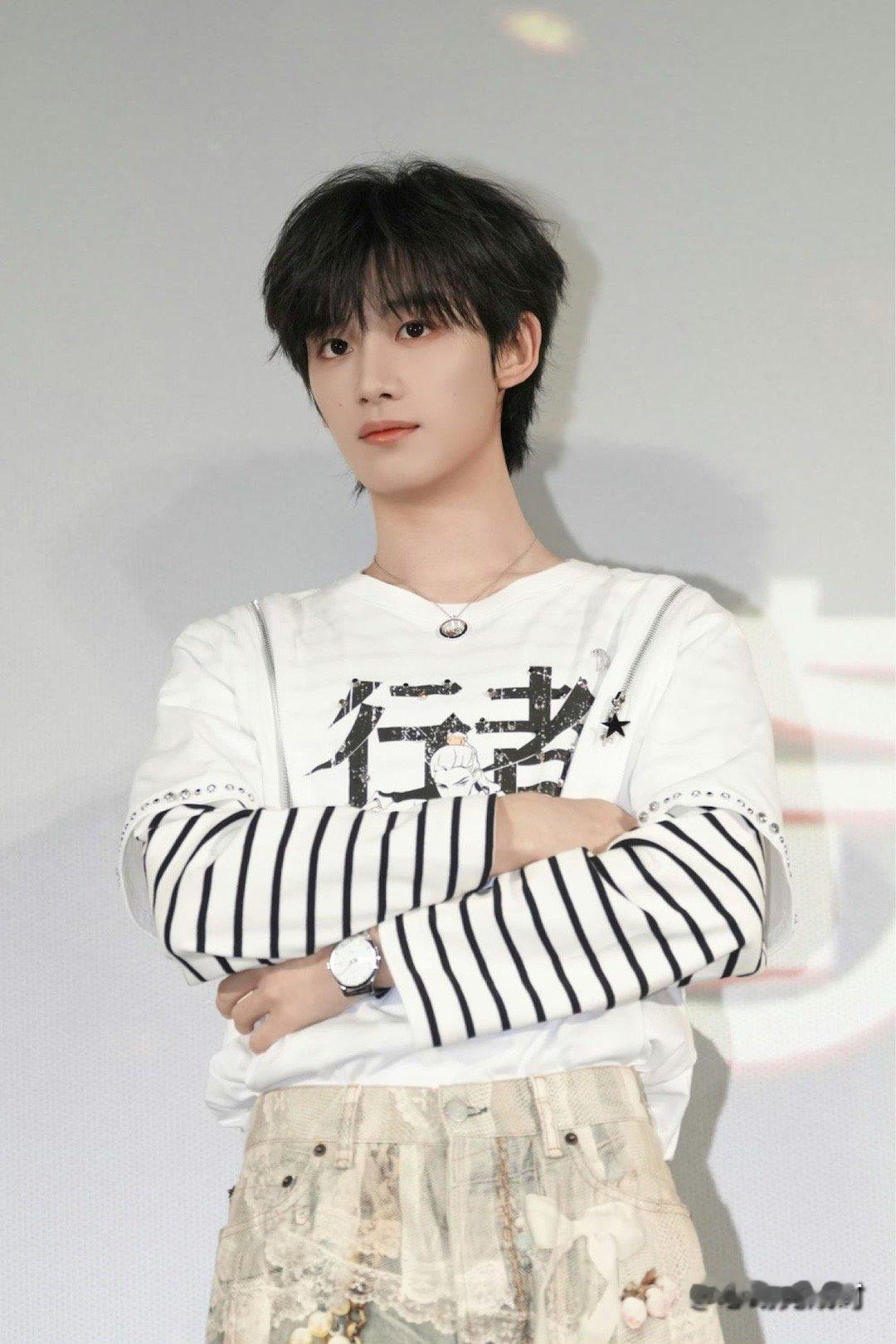 丁程鑫路演隐藏款花絮丁程鑫更新隐藏款花絮丁程鑫更新隐藏款花絮，好看，[可怜][可