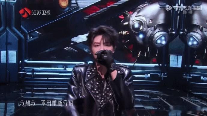 朱志鑫和苏新皓以首秀跨年，舞台魅力爆棚，开启辉煌新篇章！ 