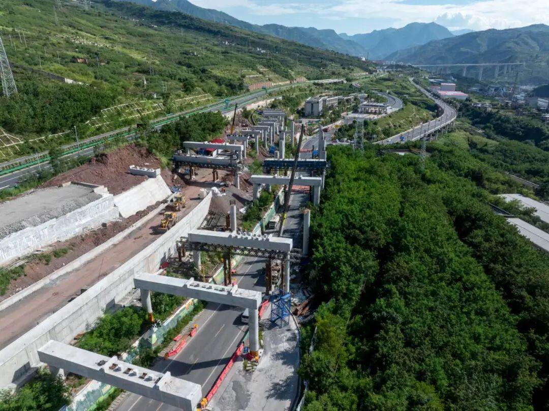 麻彝高速成功下穿渝昆高铁！建成后，彝良县城→渝昆高铁彝良站将由现在60分钟变为2