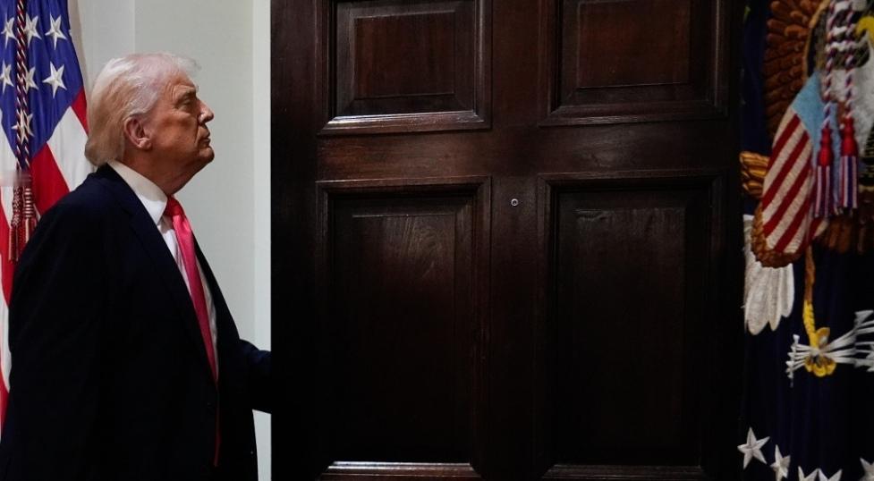 疯狂刷屏！特朗普5小时狂发150帖，批民主党、炒阴谋论引热议
 
当地时间12月