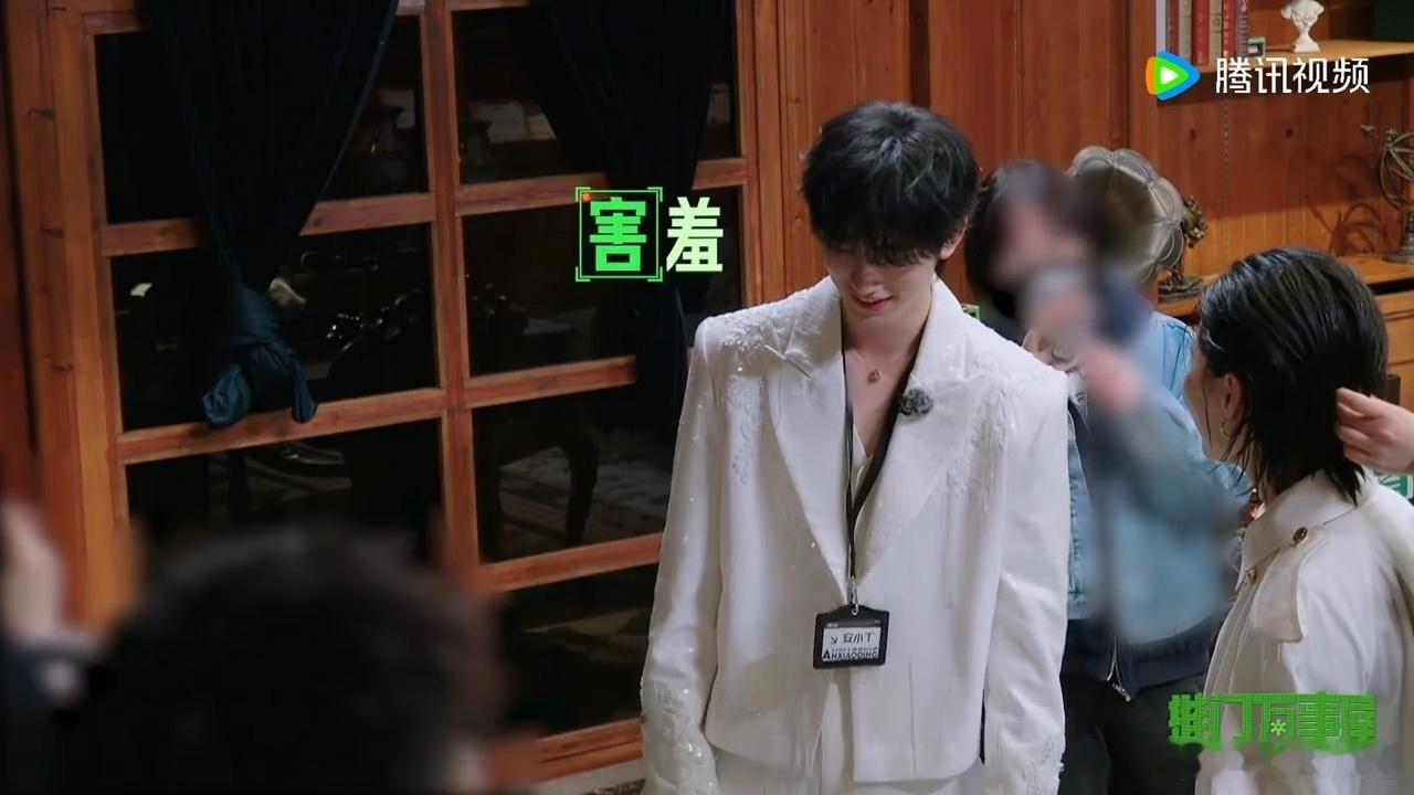 金靖三观跟着丁程鑫五官走金靖让丁程鑫等着开始推理吧 丁程鑫坦然自称好人，软乎乎反