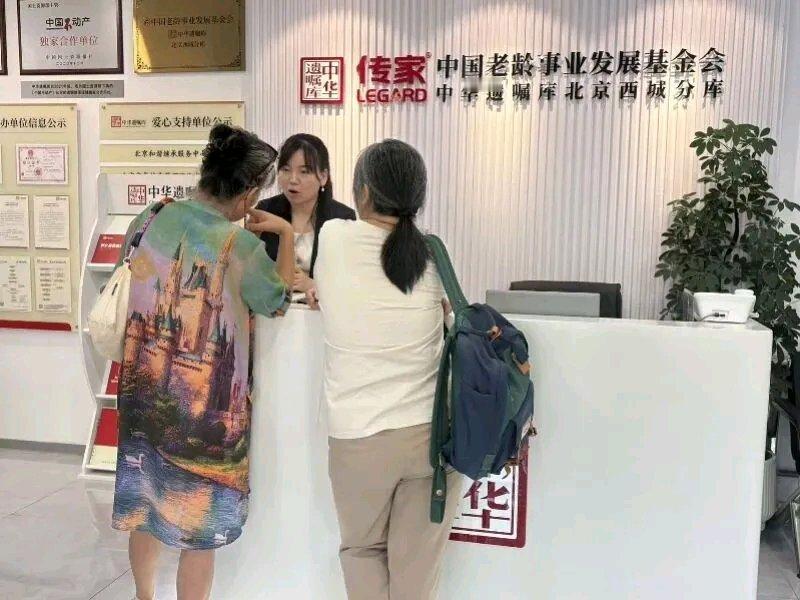 78岁北京老人张先生的再婚经历，简直是个现实版的教训。他无儿无女还坐轮椅，六年前