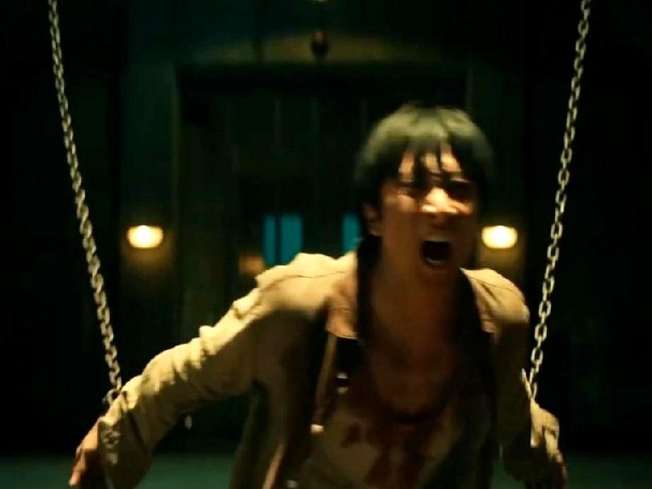 《枭起青壤》狗牙居然从林姨设置的牢笼里逃跑了。
 

这货逃出来就咬人，还是同类