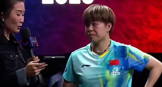 王艺迪4比0朱芊曦，晋级四强，赛后幽默回应：没有输给外国人就是最好的。
 
4比