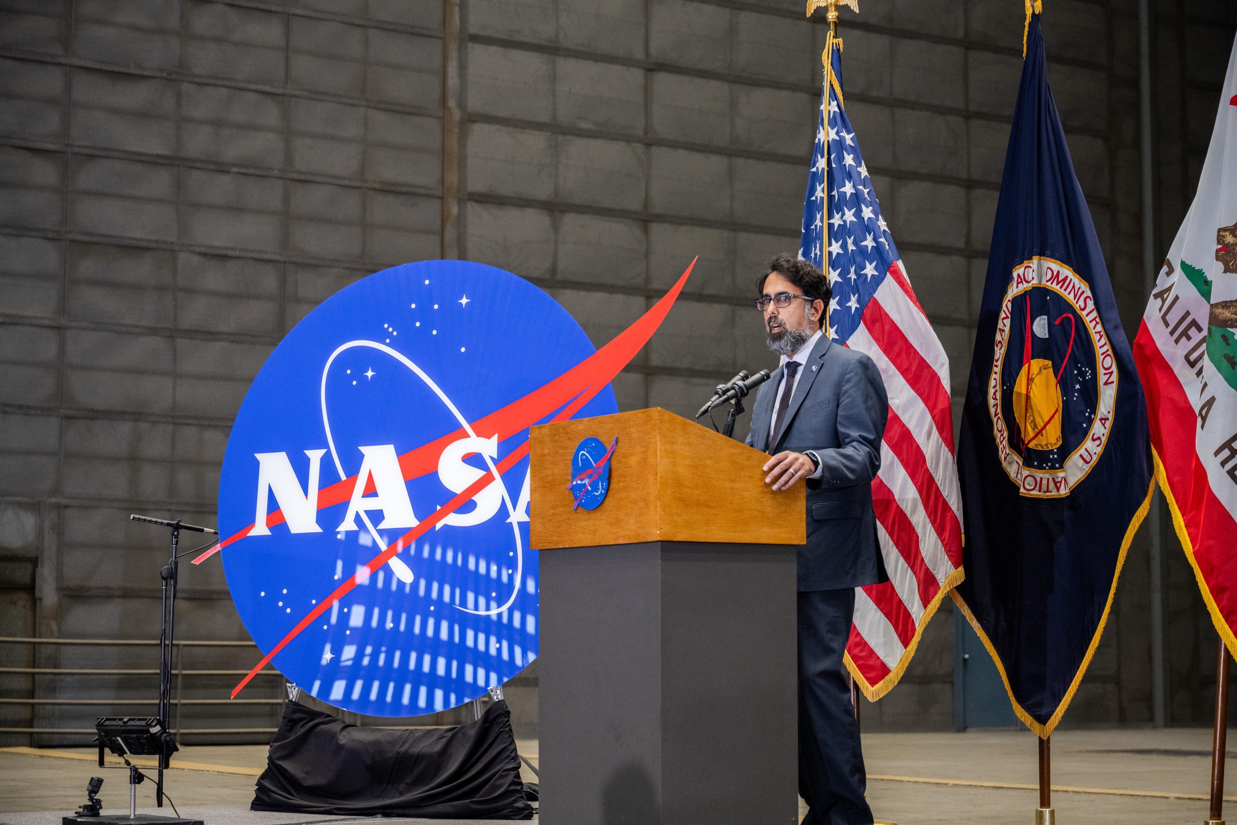 今天，NASA艾姆斯研究中心举行有史以来规模最大的公务员宣誓就职仪式。他们的任命
