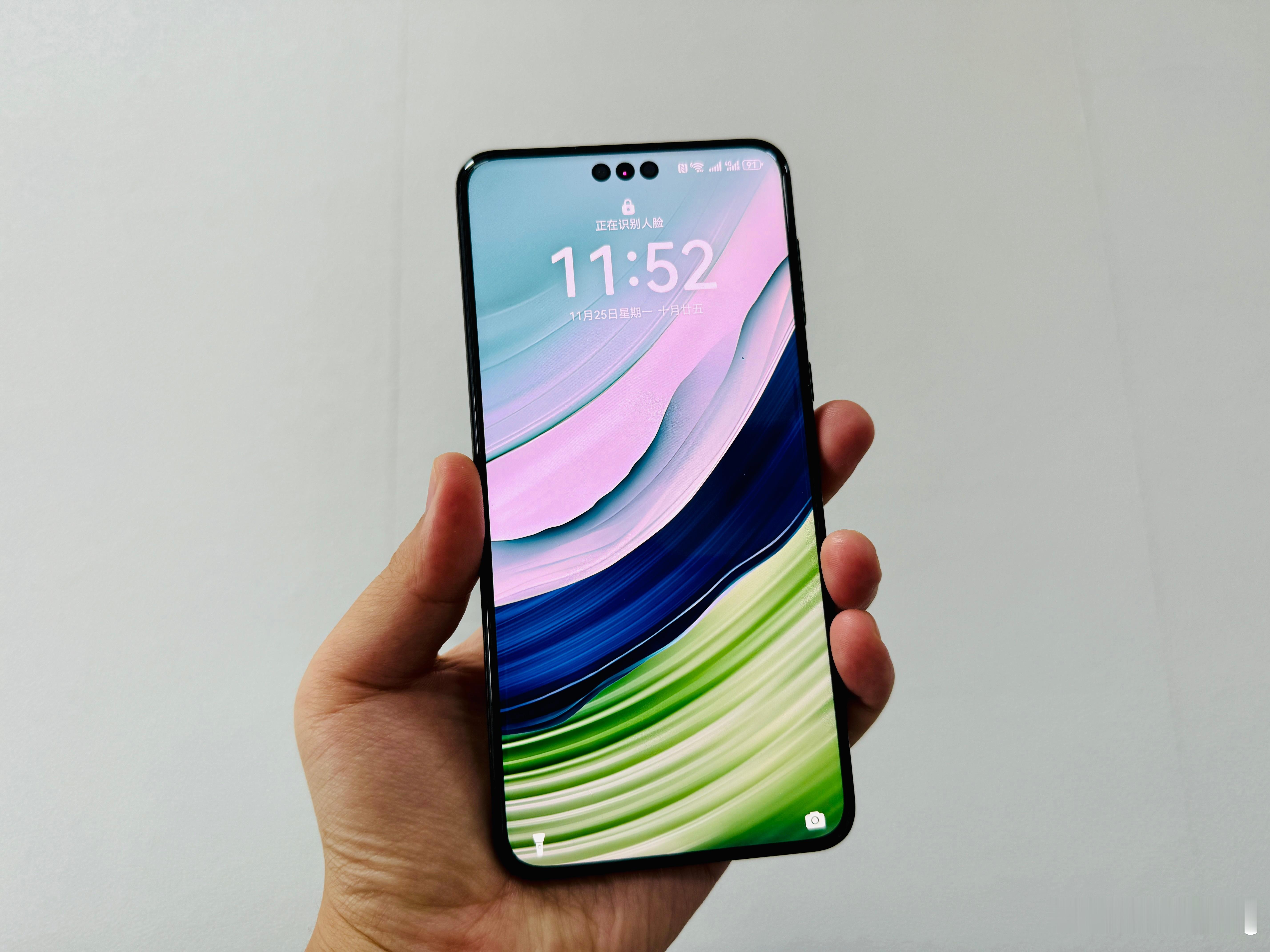 Mate60总销量破1400万台 我也支持了两台Mate 60 Pro，其中一台