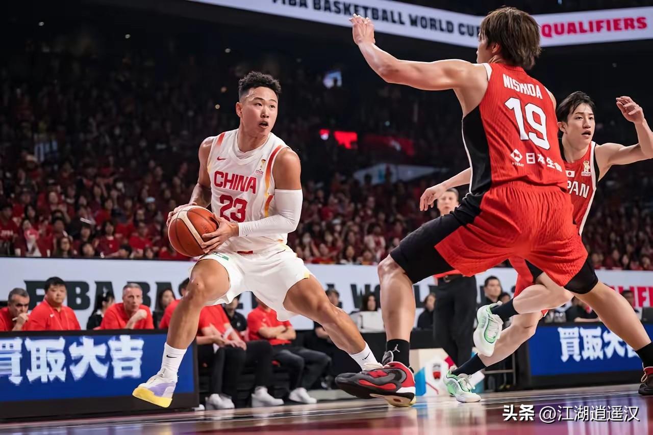 CBA球星点评贺希宁本赛季完成顶级进化，攻防一体、大心脏属性拉满。他三分精准、突