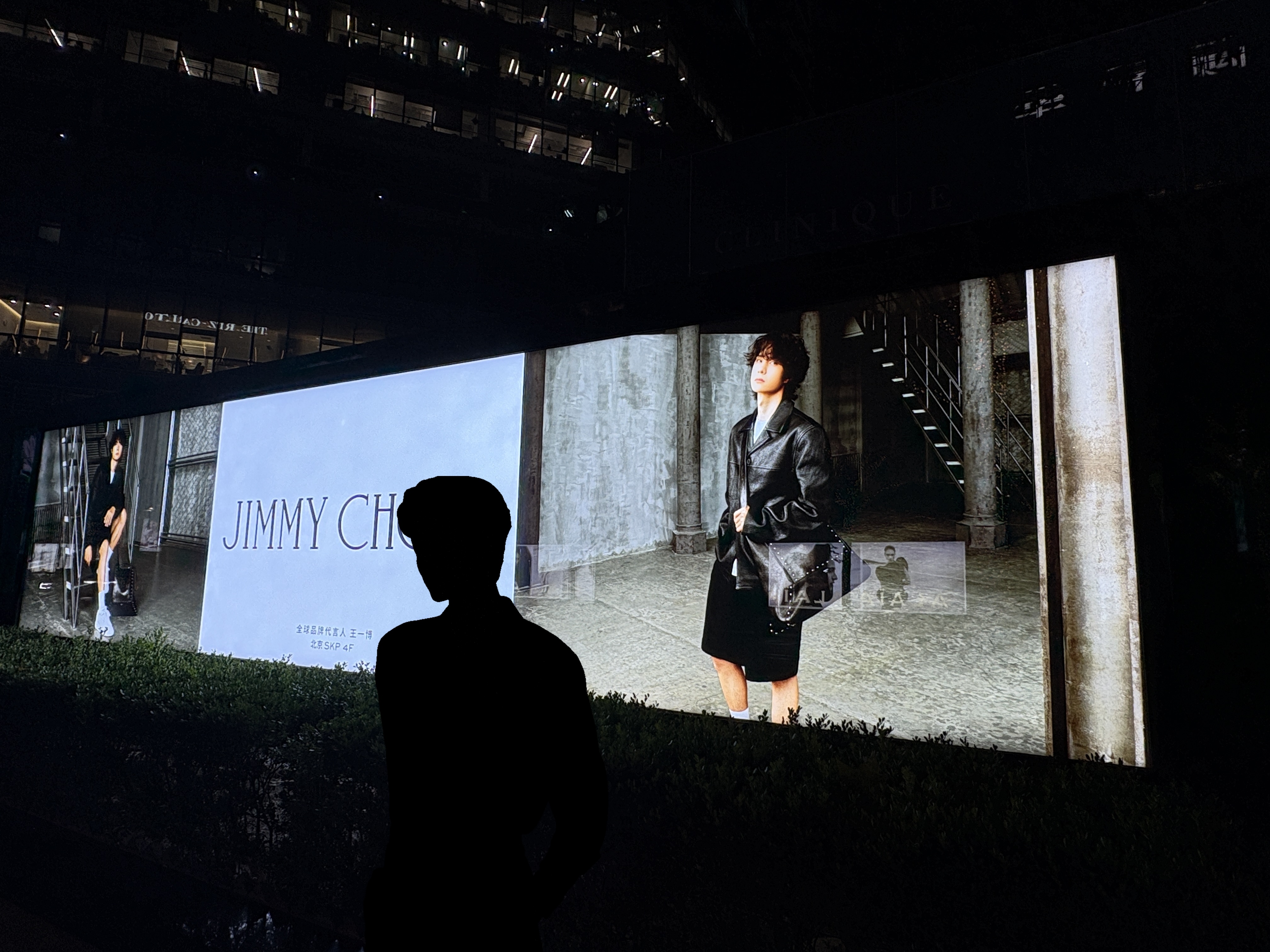 你为什么喜欢一个人？喜欢一个人没有原因，就像你看着他的照片，都会觉得心里满满的-