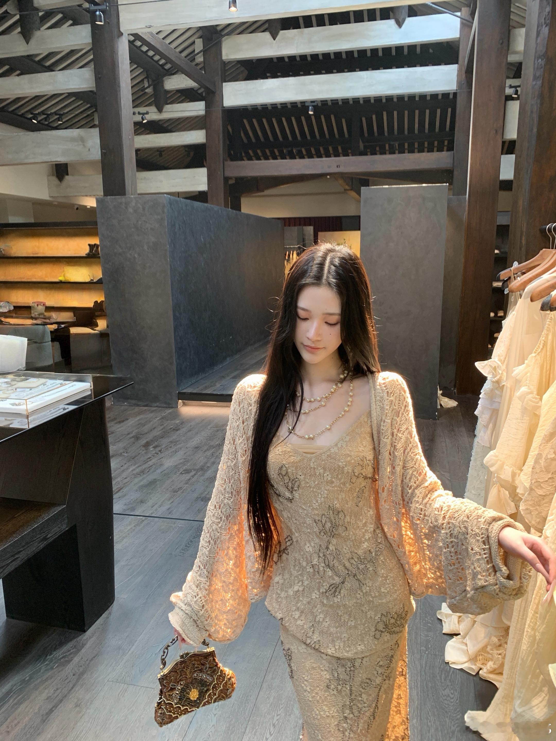𝑴𝑶𝑺𝑺 𝟖.𝟏𝟎/𝟐𝟎:𝟎𝟎𝒑𝒎【疏枝汀晚】🧸烫钻