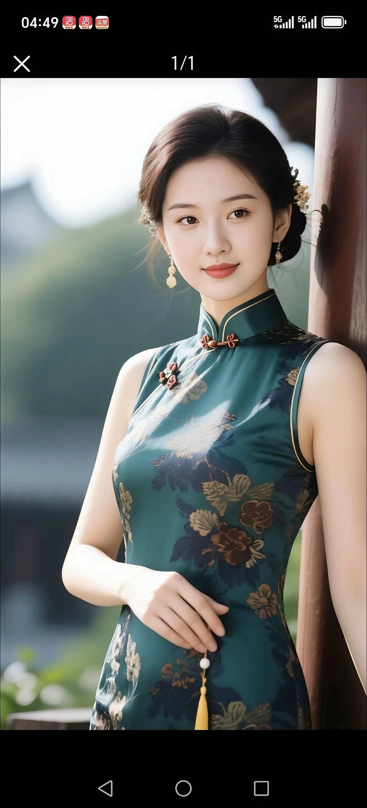 复古风装搭指南，
风镜好大双眉间。
阳光女孩无心事，
为盼月老红线牵。