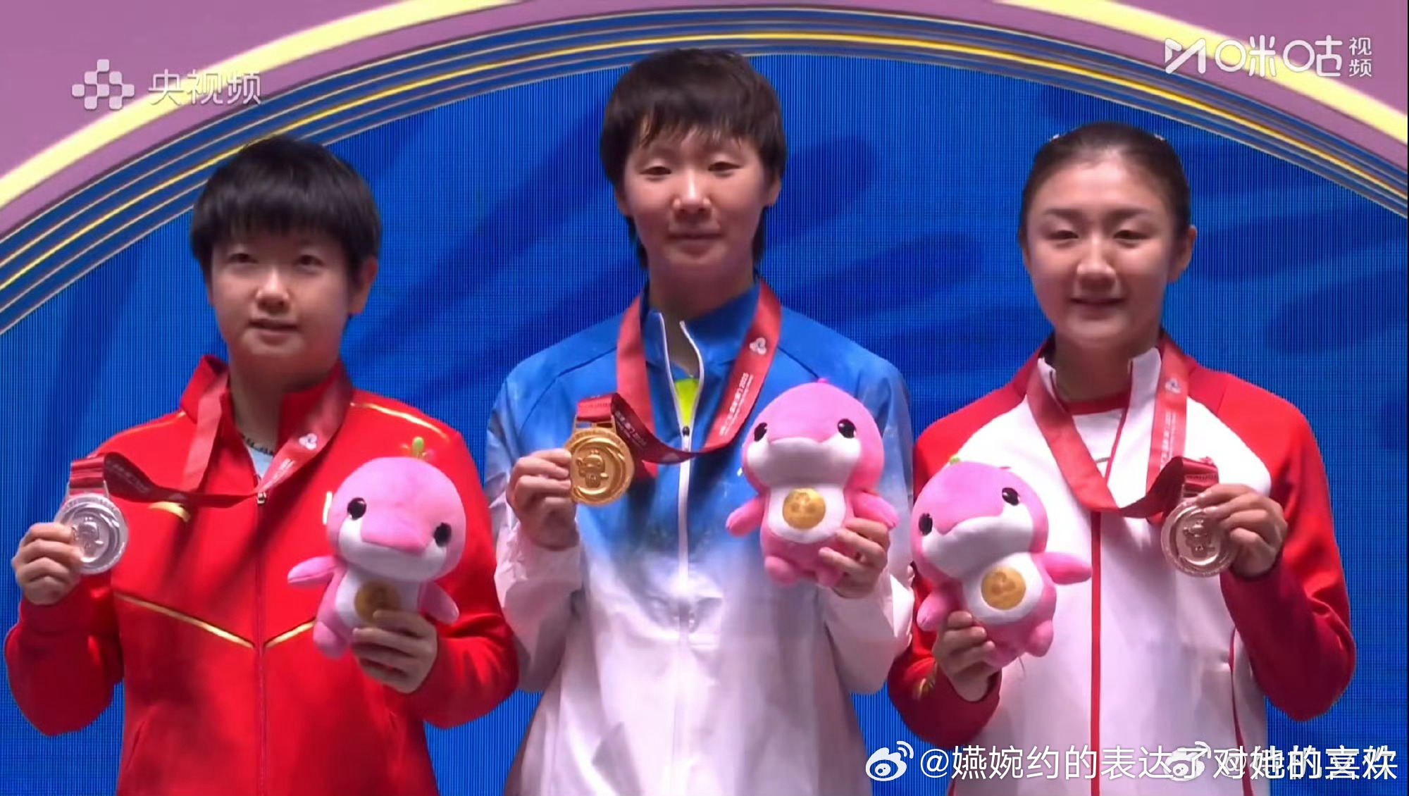 家有一位美丽的女孩，两张图即可诠释孙颖莎人气最高的原因，美而萌之的最好代名词 