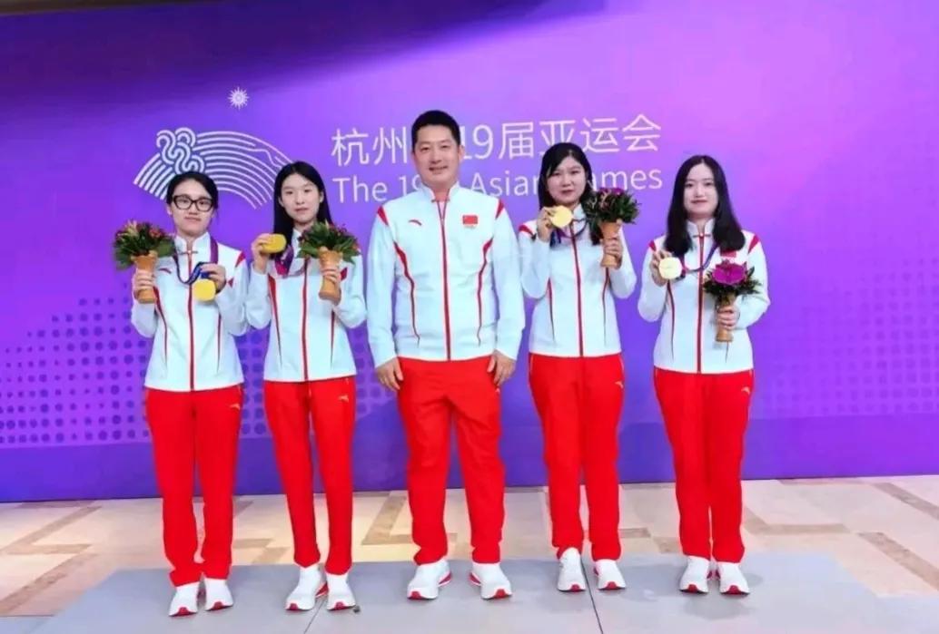 不是吹牛  不太容易


中国传统的中秋与国庆双节同贺，杭州19届亚洲运动会围棋