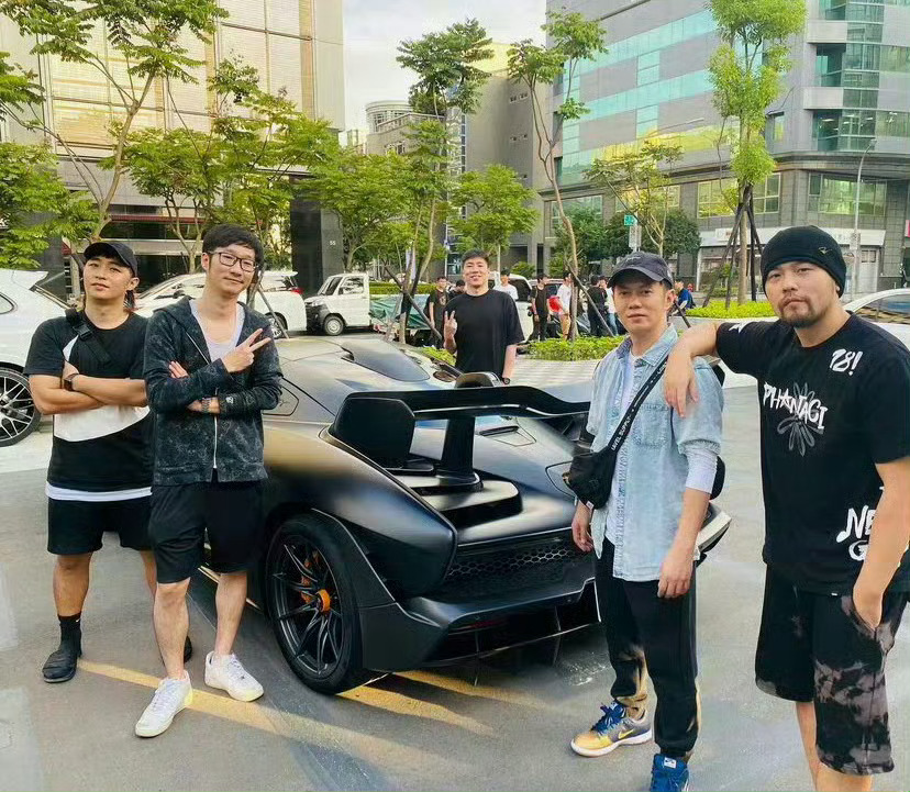 果然啊 男人只对车着迷