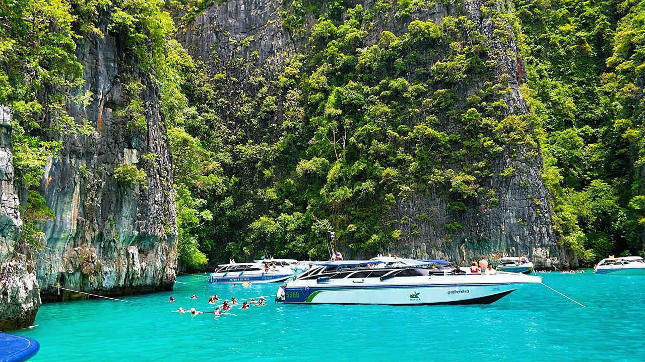 特特又疯狂了，不仅把大俄的油轮强扣了，还退了66个群聊，特特这是想干嘛？他要上天