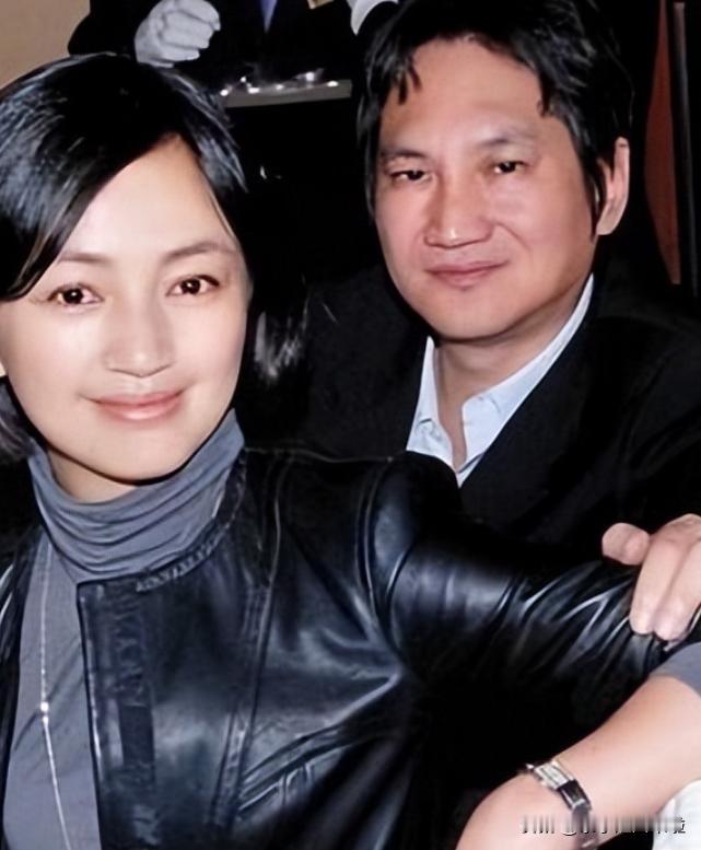 2010年，罗海琼和华谊副总裁费麒结婚，婚礼上费麒突然抢过司仪的话筒，大家以为他