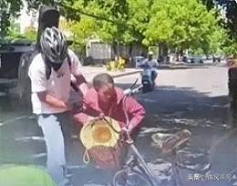 幸好全程录像
 
今天刷到江西抚州博主阿俊的事，属实让人心里一沉。
 
他骑车在