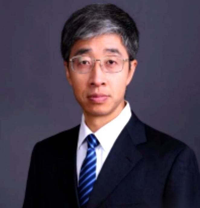 北师大一个副教授，在食堂吃饭，手机差点没震飞了。
他自己都懵了，打开一看，那门被