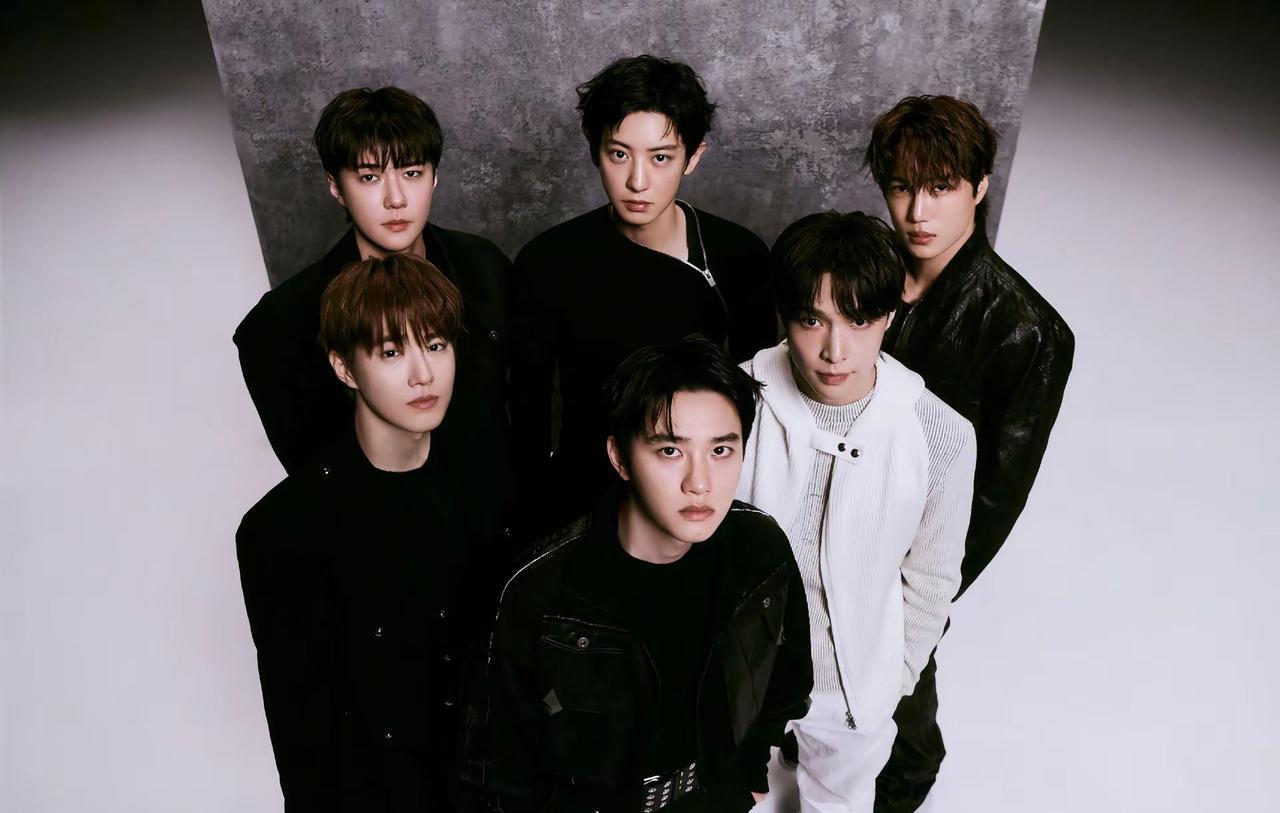 别急着划走。
EXO的第八张正规专辑《REVERXE》突然定档：2026年1月1