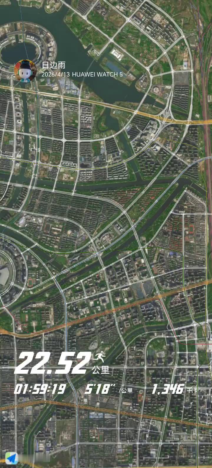 中国郑州金水区熊耳河畔步道长，碧波荡漾行人少，美景真如画。