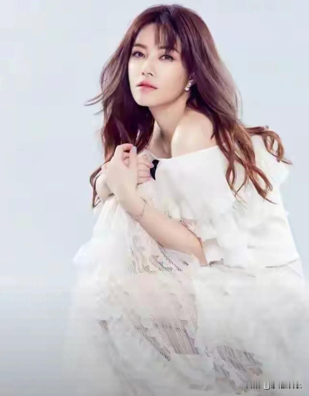 徐怀钰要来无锡开演唱会了！时间就在4月18日。记得她吗？就是那个唱“我是女生”的