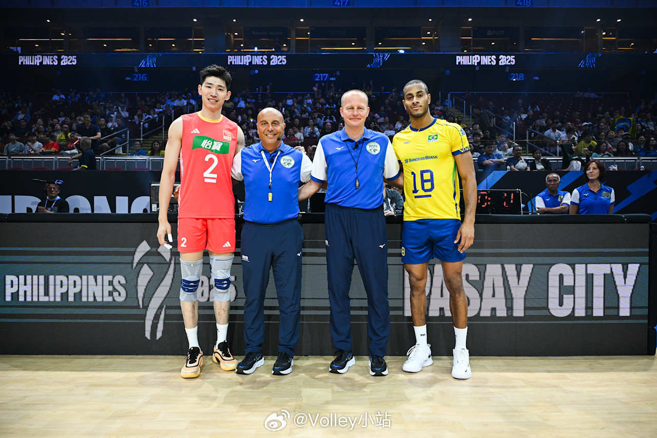 中国男排1比1巴西男排（25-19 23-25）温子华3分，11扣3中，4失误被