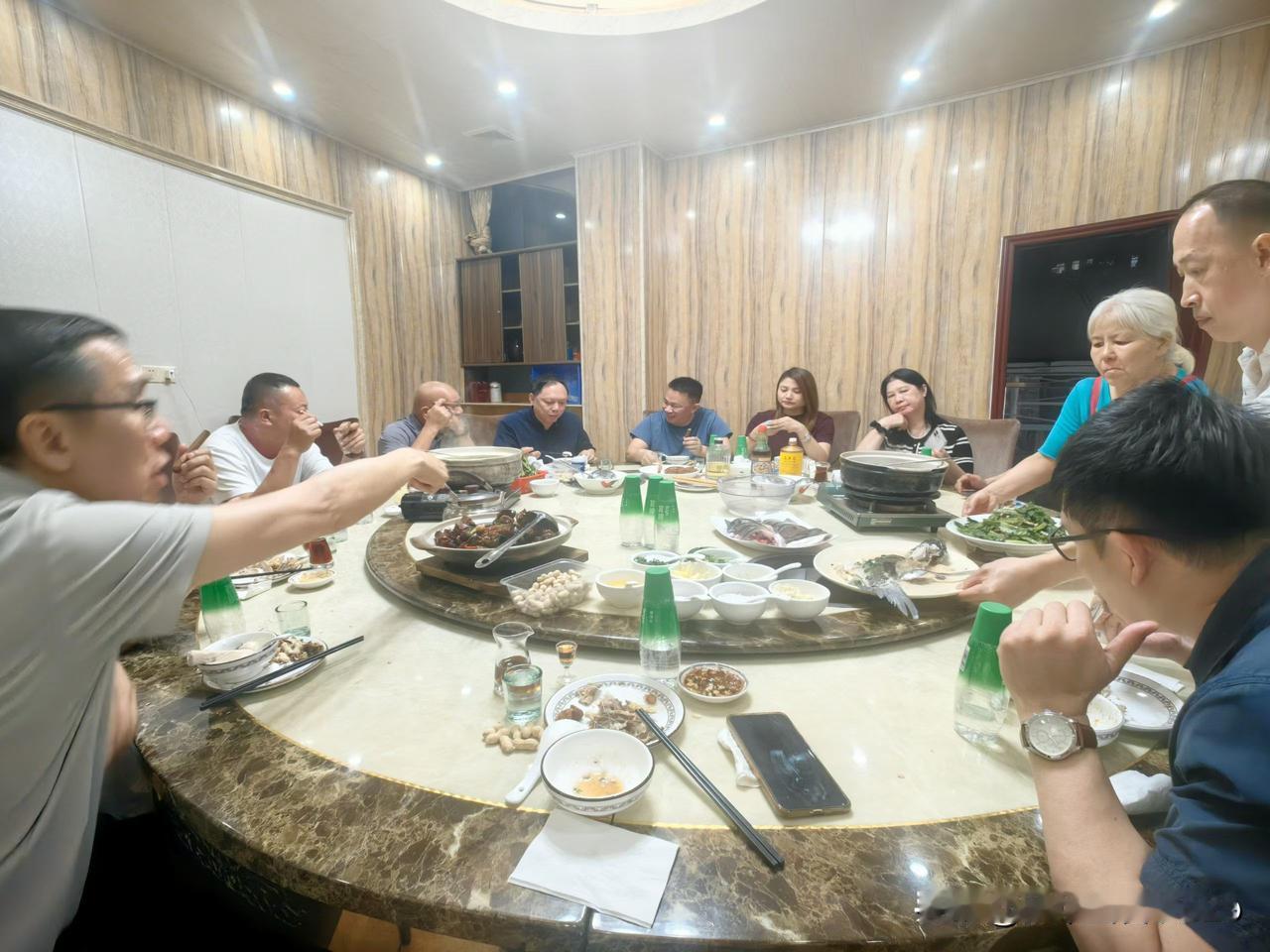 东莞餐饮圈周末交流饭局
主打鲜货​莞香莞食人参酒
鲜​鸡脆鲩烧鹅牛尾打边炉
​美