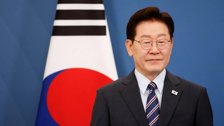 “支持率连跌6周，李在明一口气换6位部长保命！”8月24日的韩国民调，给李在明的