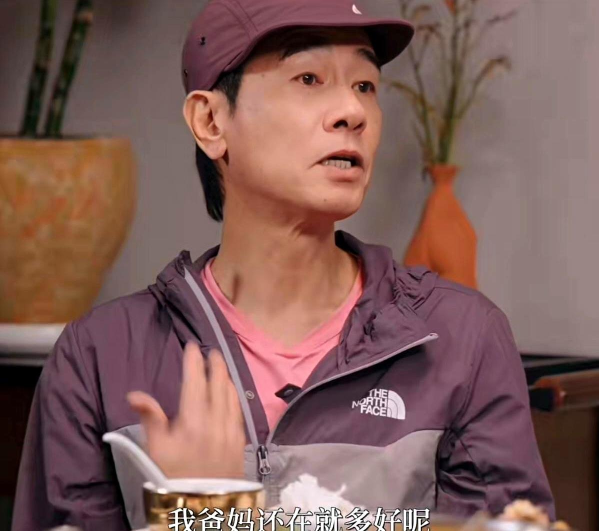 李诞在节目里一问“遗憾是什么”，陈小春一下子把人说沉默了。
真要挑一个最放不下的