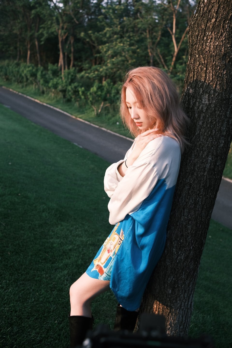 #孟美岐[超话]##孟美岐再回应曾点评周传雄# 孟美岐真的很适合浅发色，看起来漂