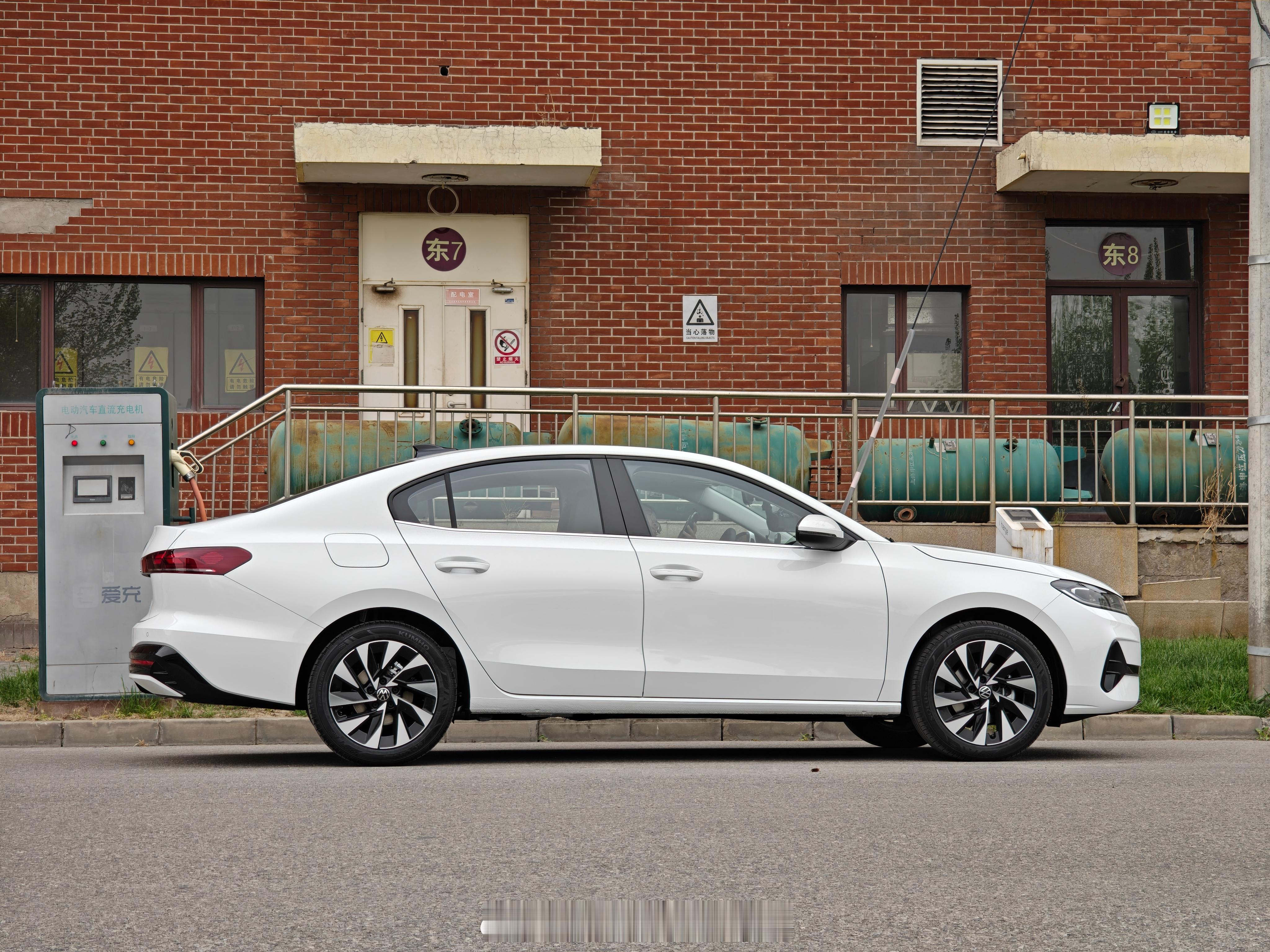 速腾S这设计真是越看越耐看关于速腾S 1.5L自吸动力够不够用这个问题啊，我觉得