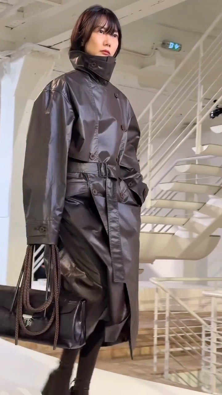 裴斗娜走秀  lemaire大秀，裴斗娜走秀[哇]原来中国去的是袁泉诶，都和品牌