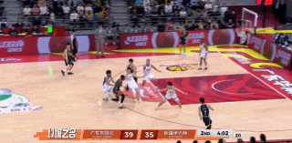 宏远又进入那个模式了，阵地战靠萨姆纳，没有战术支撑，全靠他个人能力发起进攻吸引防