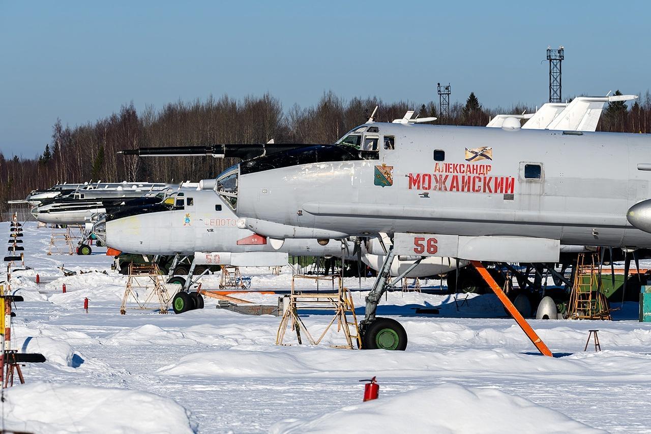 北方舰队海军航空兵团Tu-142反潜机机组人员开展了教学训练飞行。在执行飞行任务