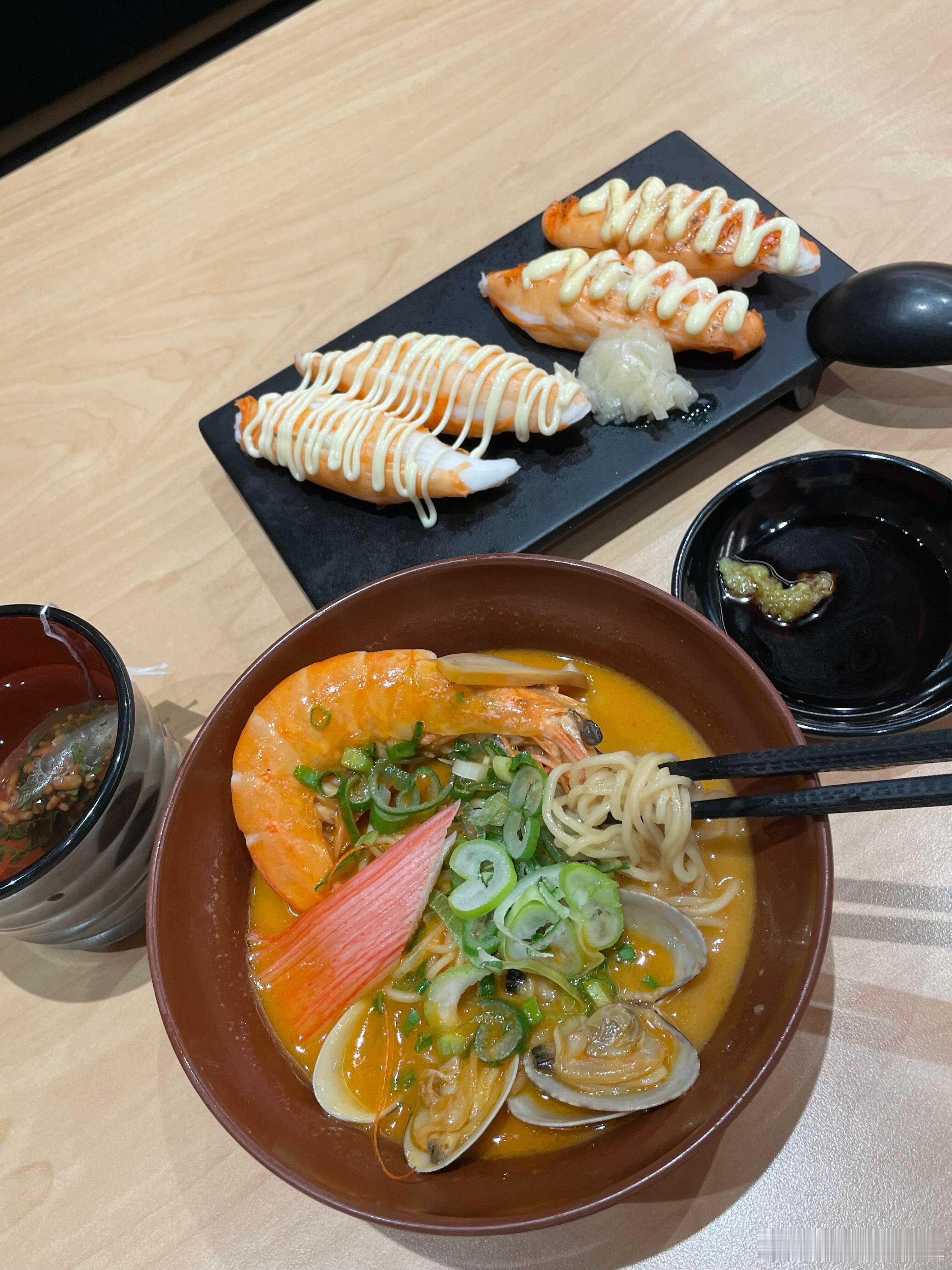 一个人吃饭 更能专注于美食🍚 ​​​