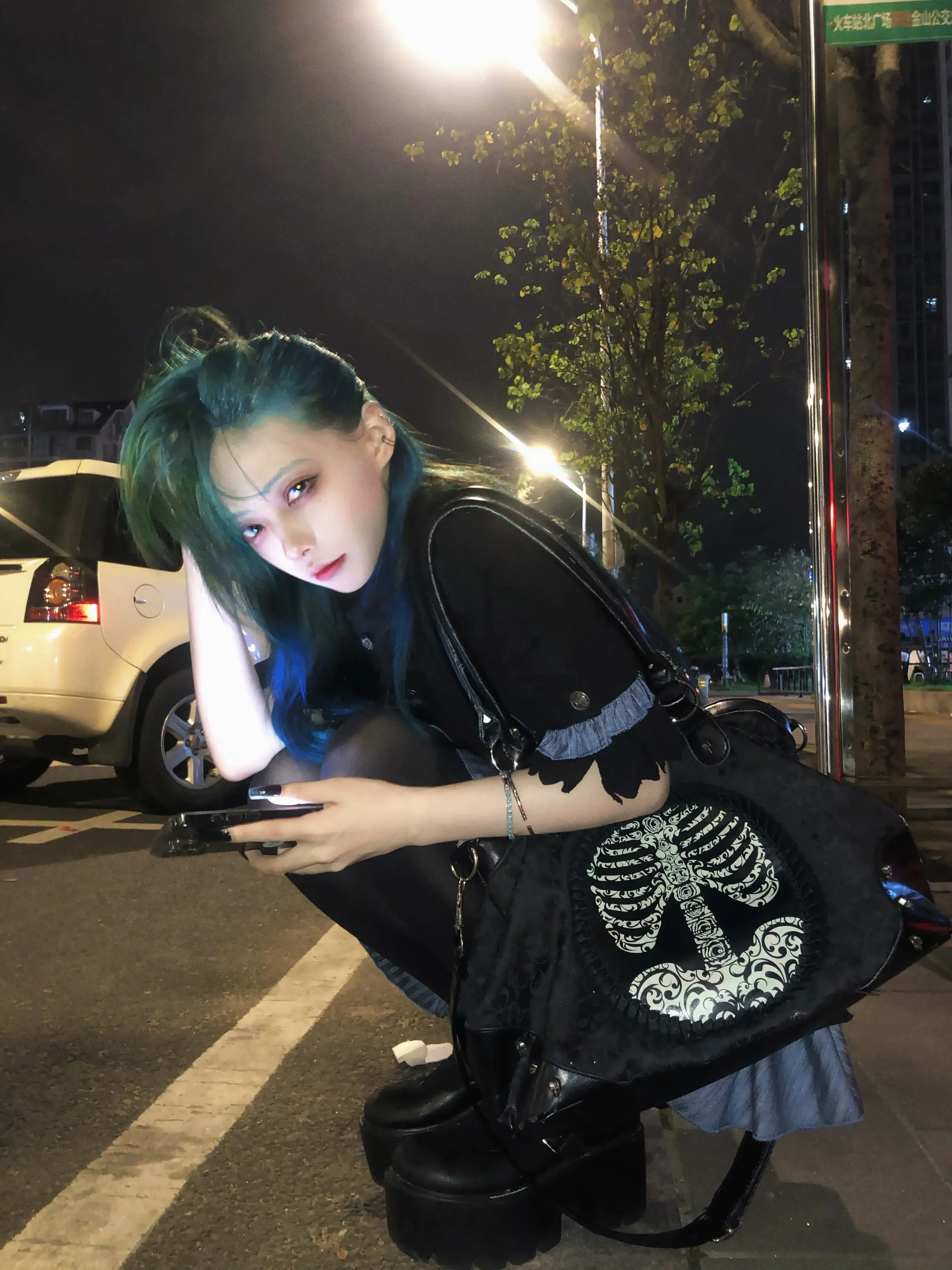 路边。