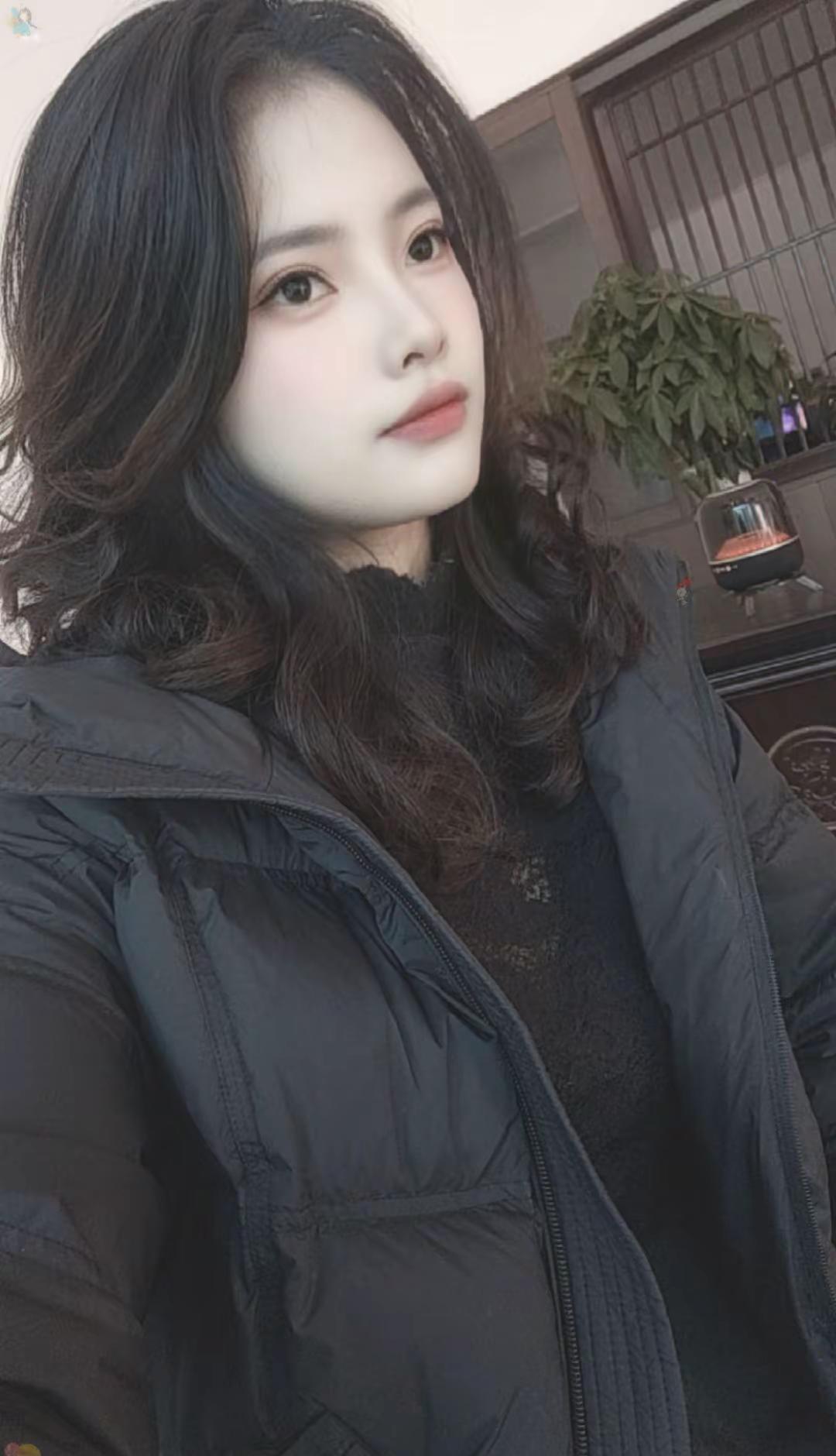 我本俗人，见花欢喜，见心安然。荣耀也罢，平凡也罢，精神丰盈，便是一生。