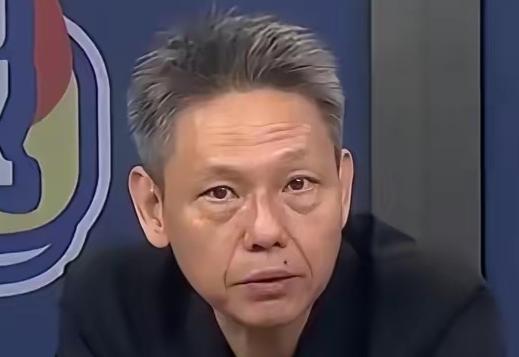 台湾时事评论员谢寒冰：你们知道中国大陆这两天在干什么吗？他在给全国的退伍军人制发