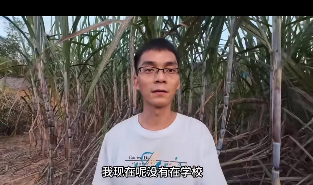 “我放弃了，但我还没输！”，这句话出自17年高考后，连续7年冲击清华的唐尚珺。现