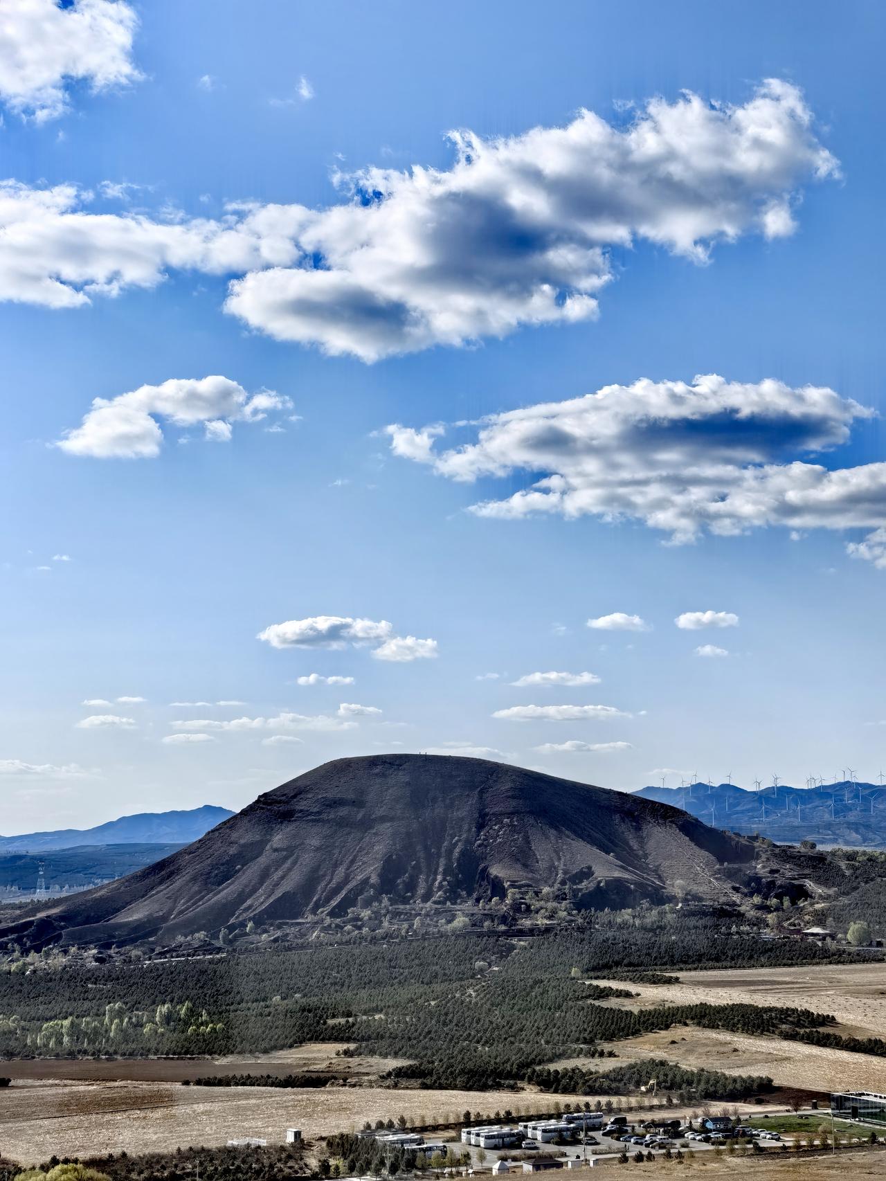 鲜少有人知晓，距大同市不足30公里处，藏着一片火山群。大同火山群坐落在大同市云州