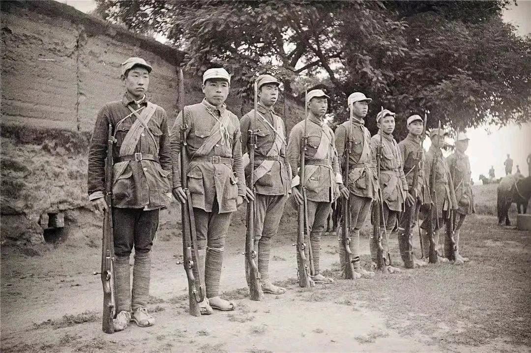 老照片：抗战时期的八路军战士（1）
本组照片是《泰晤士报》摄影记者：哈里森•福尔