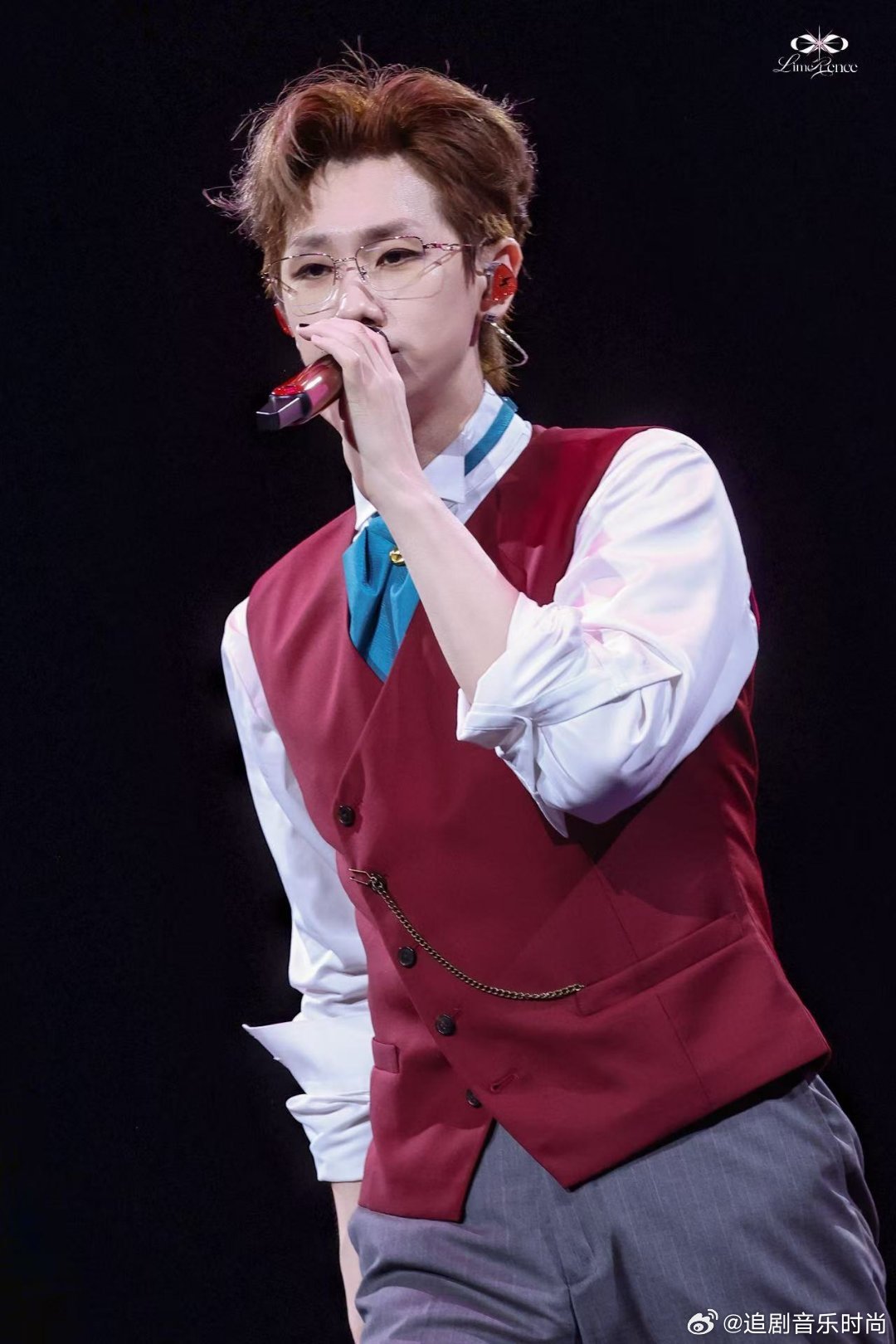 汪苏泷你怎么把人素龙顺走了 不是哥哥想顺，是包子自己往手里塞啊！汪苏泷一脸懵地接