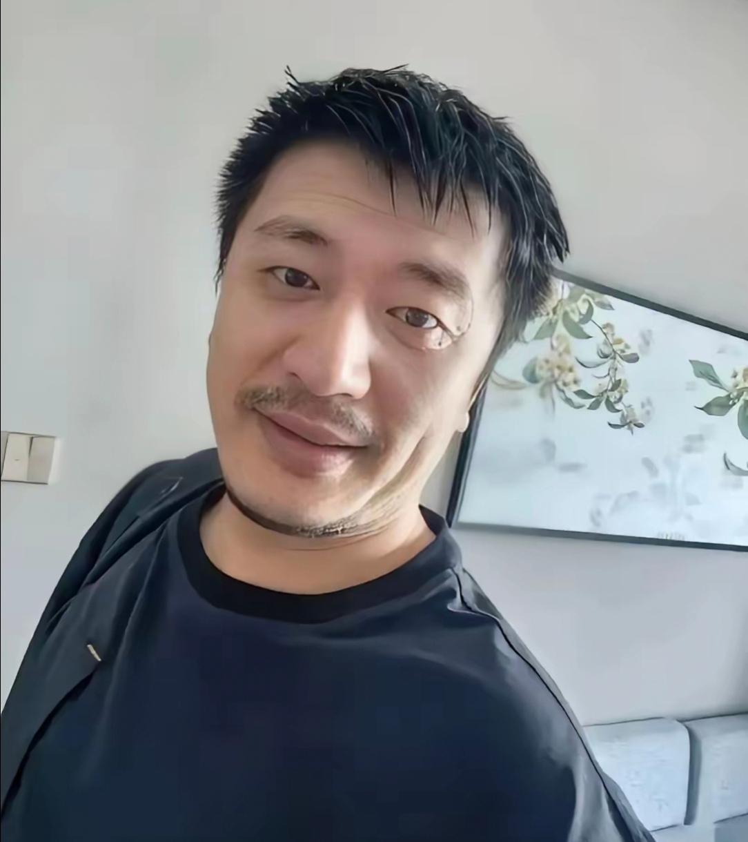 不会吧，不可能
这么突然？？？
张雪峰多个社交平台头像全变黑了。

这什么意思啊